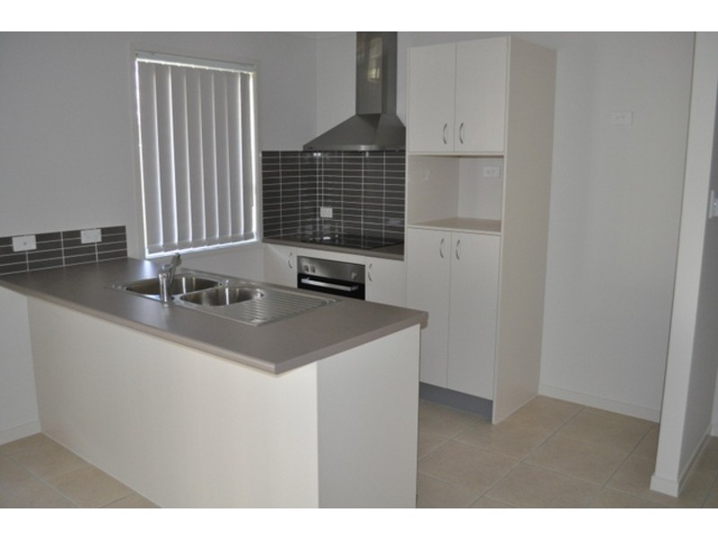 1/2 Conimbla Crescent, Waterford QLD 4133