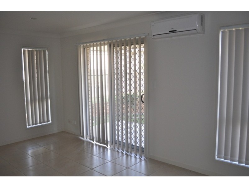 1/2 Conimbla Crescent, Waterford QLD 4133