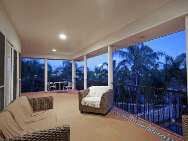 19 Bowles St, Mount Ommaney QLD 4074