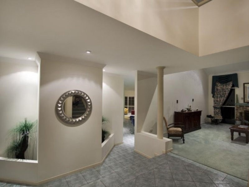 19 Bowles St, Mount Ommaney QLD 4074