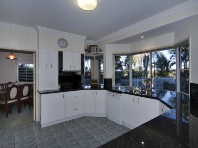 19 Bowles St, Mount Ommaney QLD 4074