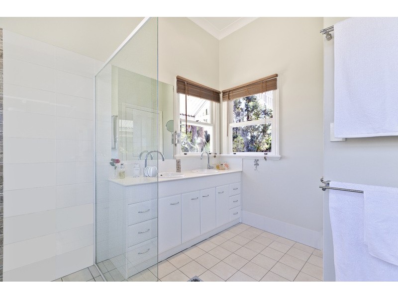 20 Heidelberg Street, East Brisbane QLD 4169