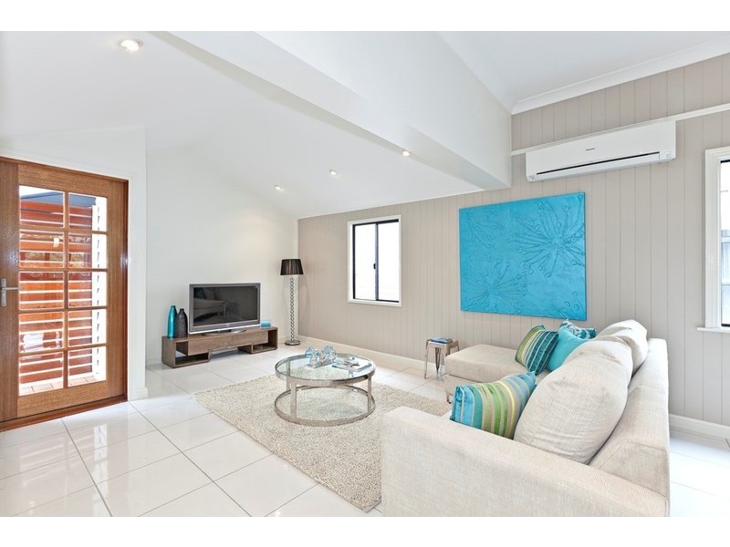 19 Burlington Street, East Brisbane QLD 4169