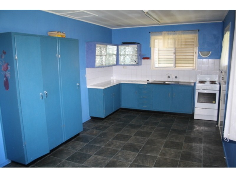 225 Broadwater Rd, Mansfield QLD 4122