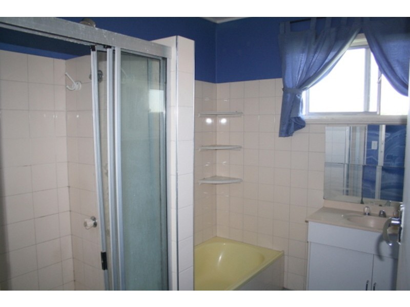 225 Broadwater Rd, Mansfield QLD 4122