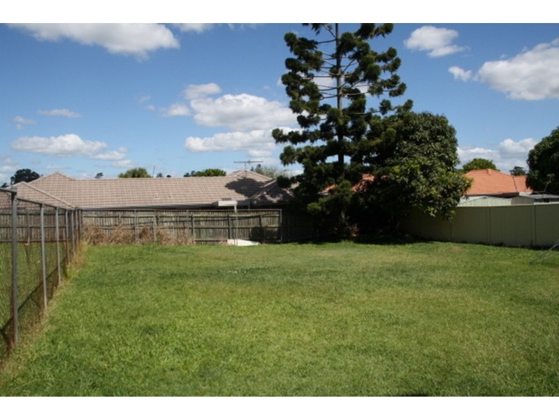 225 Broadwater Rd, Mansfield QLD 4122