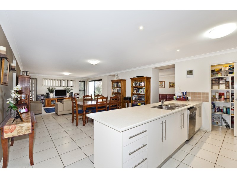 34 Apsley Crt, Parkinson QLD 4115