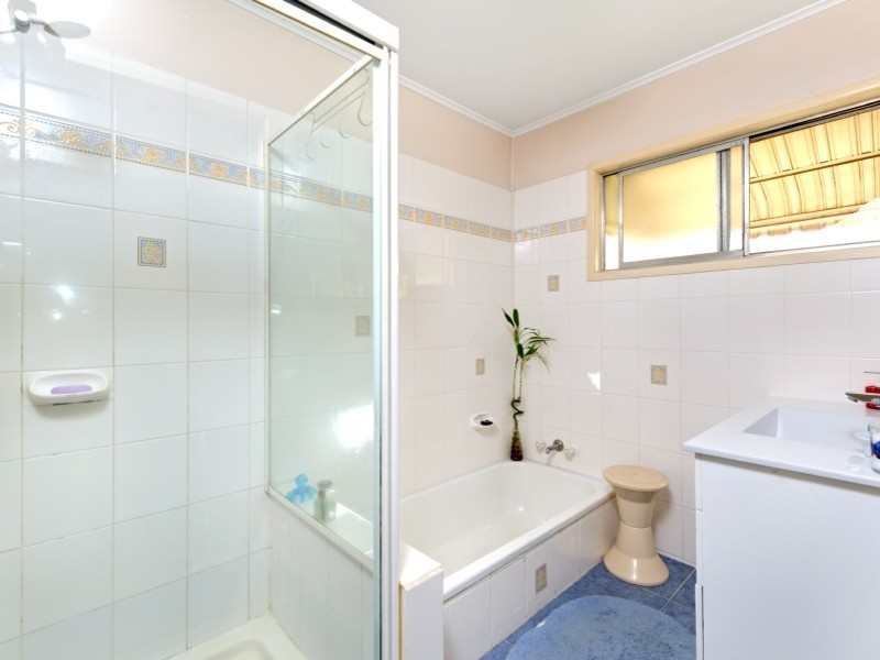 73 Camrose Cres, Underwood QLD 4119