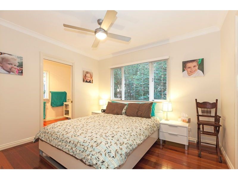 42 Lockyer Street, Camp Hill QLD 4152