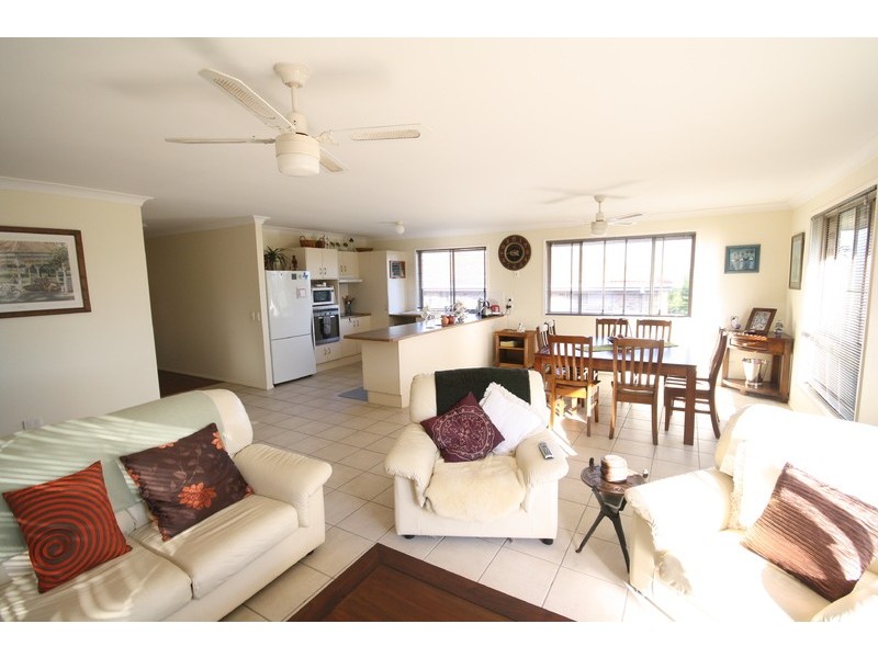 18 Crestridge Crescent, Oxenford QLD 4210