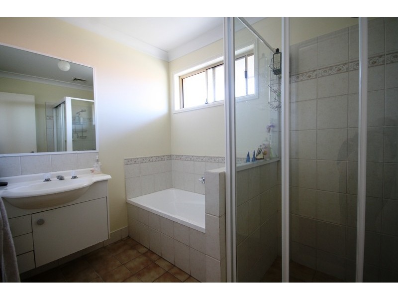 18 Crestridge Crescent, Oxenford QLD 4210