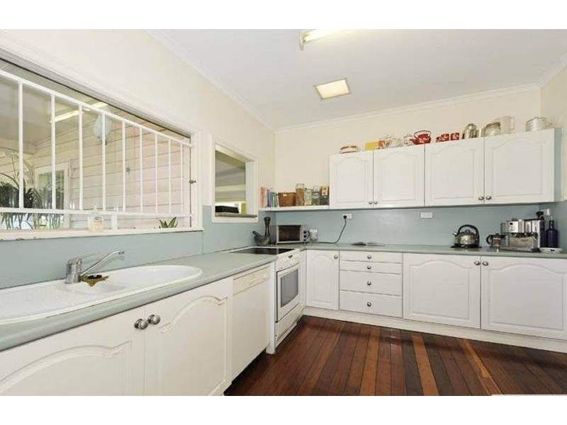 70 Wylie Ave, Coorparoo QLD 4151