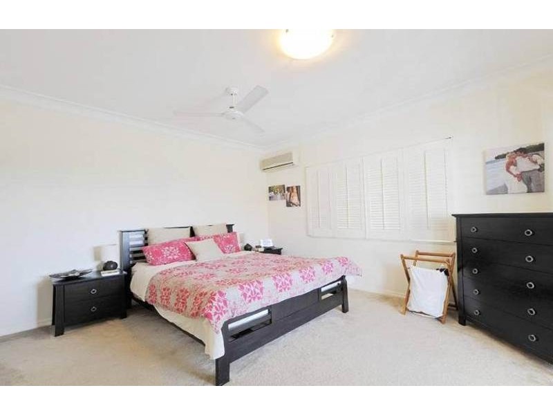 70 Wylie Ave, Coorparoo QLD 4151