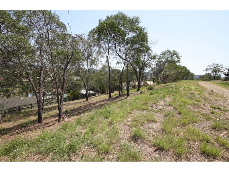 5 Webster Tce, Edens Landing QLD 4207