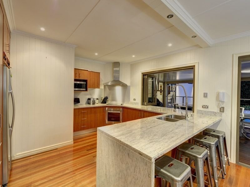 5 Webster Tce, Edens Landing QLD 4207