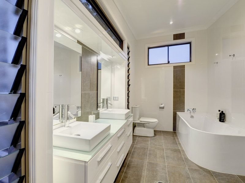 5 Webster Tce, Edens Landing QLD 4207
