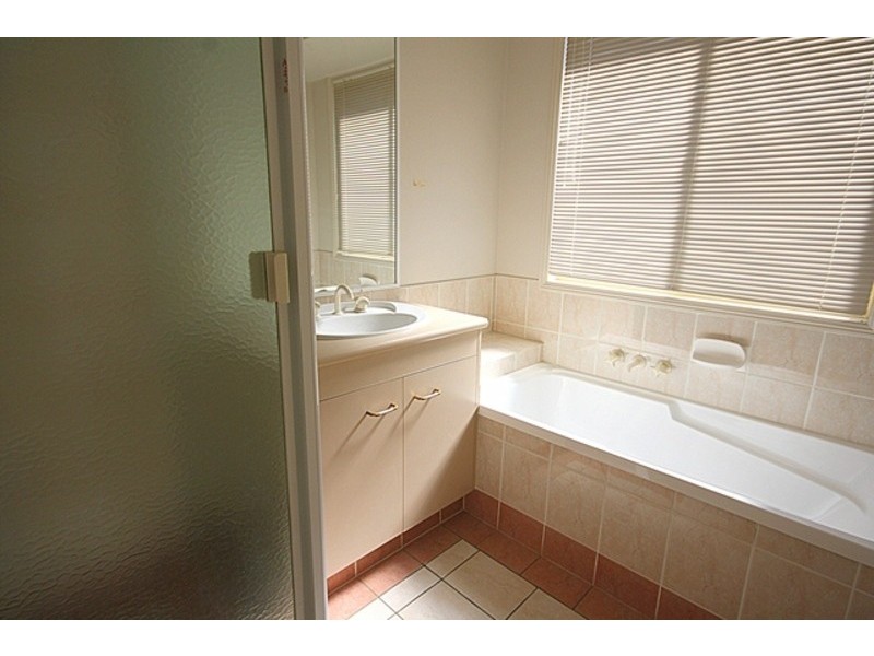 11 SHINNECOCK CLOSE, Hope Island QLD 4212