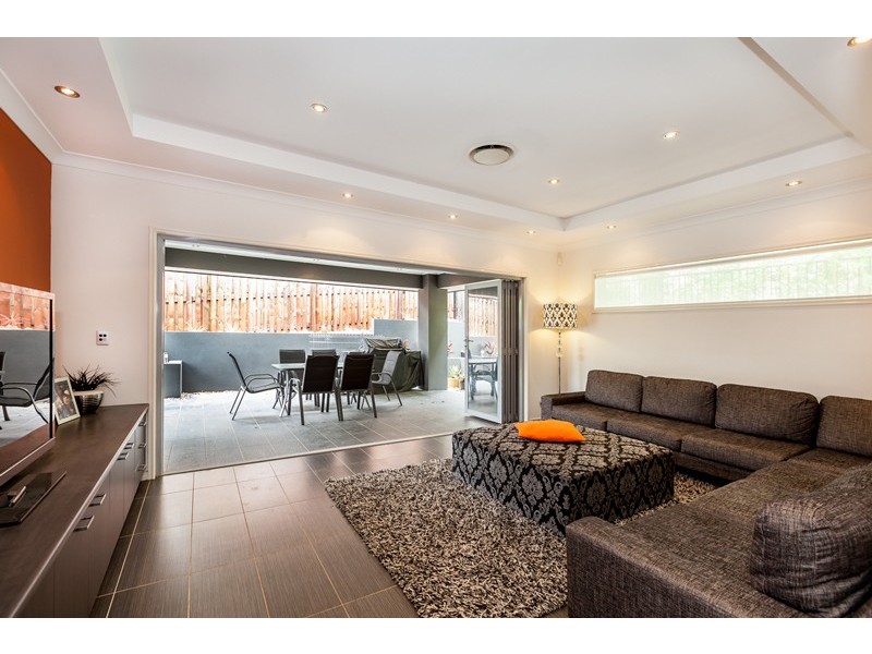 9 Waratah Cr, Springfield Lakes QLD 4300