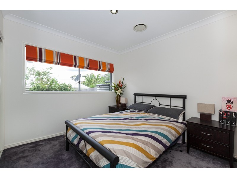 9 Waratah Cr, Springfield Lakes QLD 4300