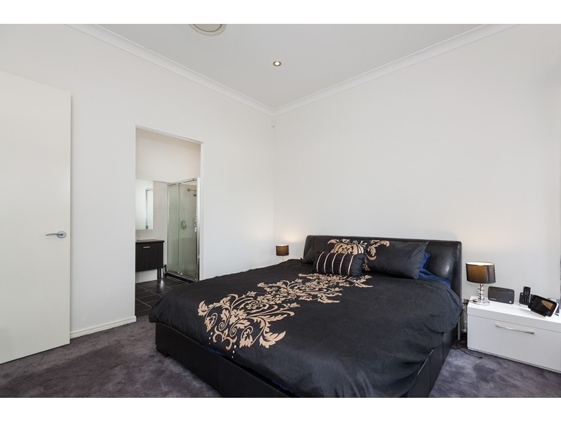 9 Waratah Cr, Springfield Lakes QLD 4300