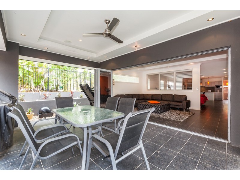 9 Waratah Cr, Springfield Lakes QLD 4300