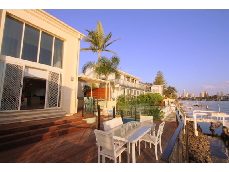 1/24 Sunset Blvd, Surfers Paradise QLD 4217