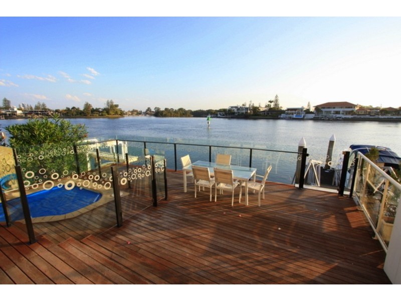 1/24 Sunset Blvd, Surfers Paradise QLD 4217