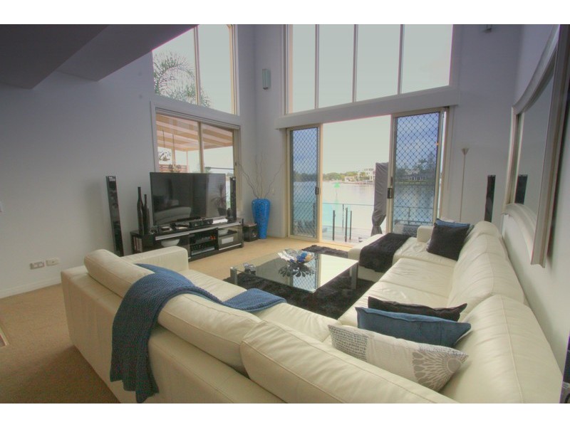 1/24 Sunset Blvd, Surfers Paradise QLD 4217