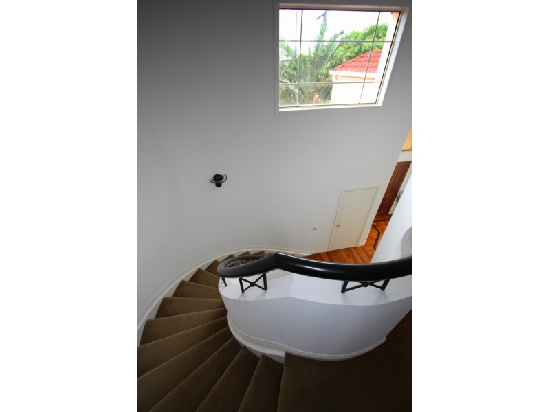 1/24 Sunset Blvd, Surfers Paradise QLD 4217