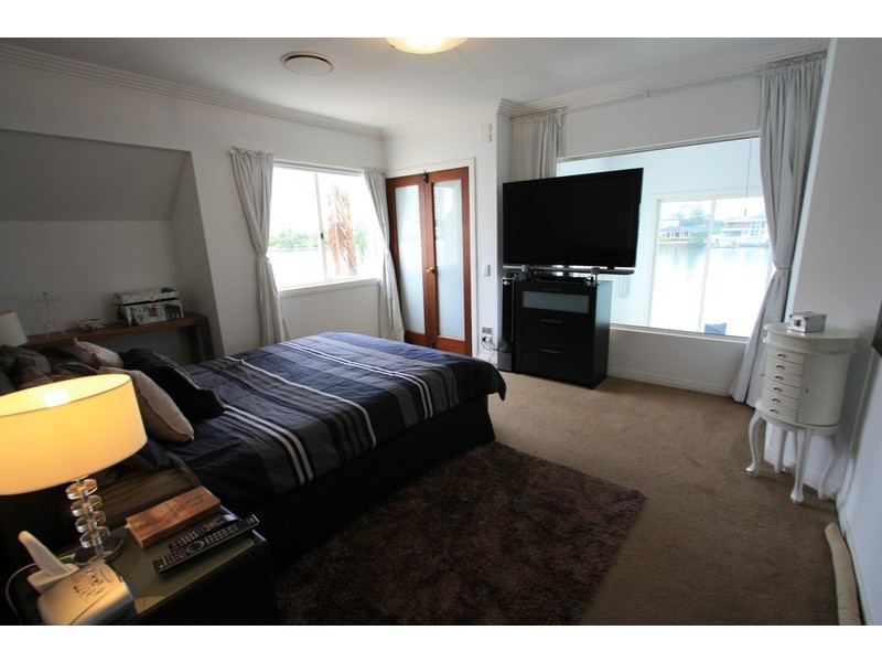 1/24 Sunset Blvd, Surfers Paradise QLD 4217