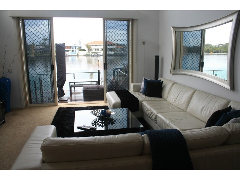 1/24 Sunset Blvd, Surfers Paradise QLD 4217