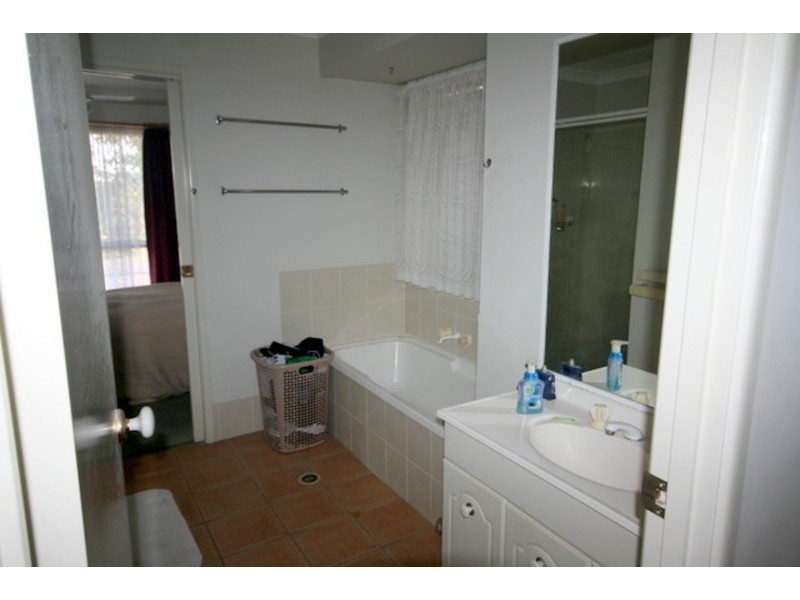 11 Tahan Crescent, Tanah Merah QLD 4128