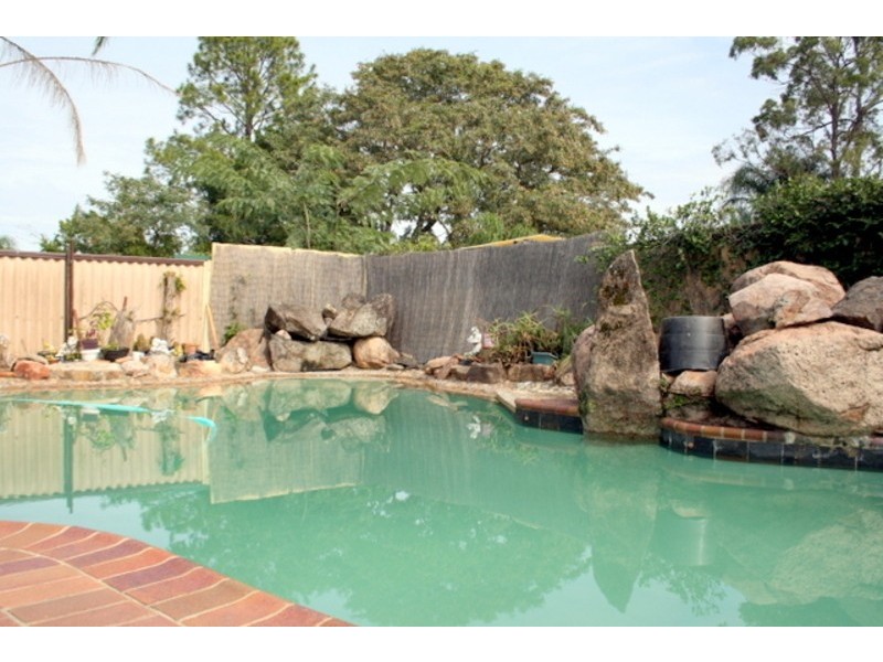 27 Mayes Av, Woodridge QLD 4114