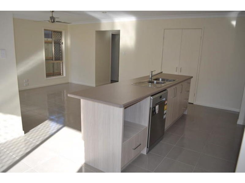 16 Grand Terrace, Waterford QLD 4133