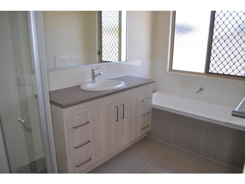 16 Grand Terrace, Waterford QLD 4133