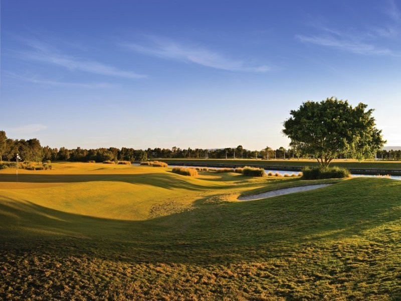 84 Fairway Boulevard, Hope Island QLD 4212