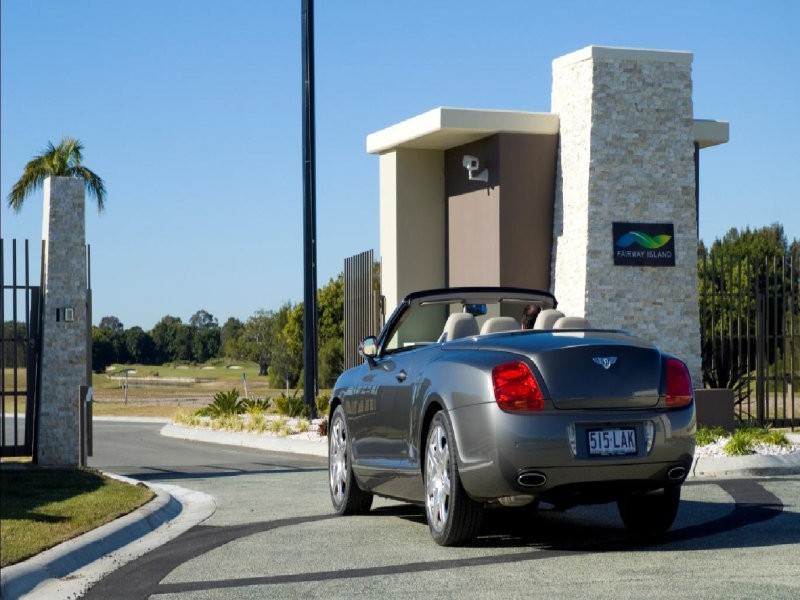 16 Fairway Boulevard, Hope Island QLD 4212