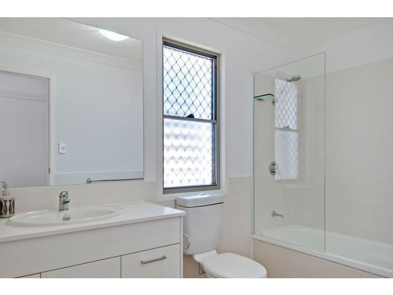 111 Mcauley Parade, Pacific Pines QLD 4211