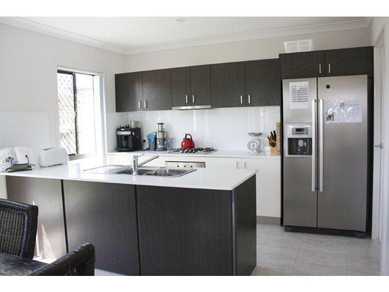 2 Rise Circuit, Pacific Pines QLD 4211