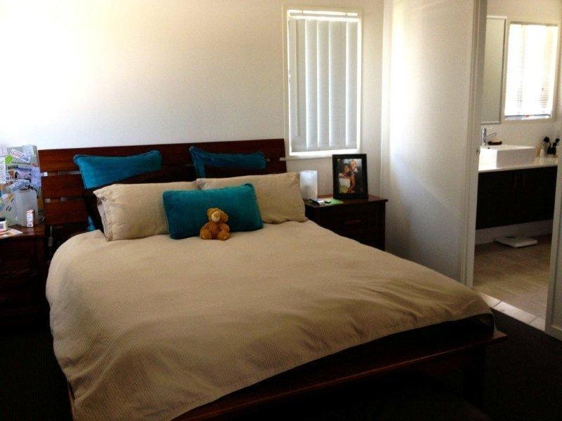 2 Rise Circuit, Pacific Pines QLD 4211