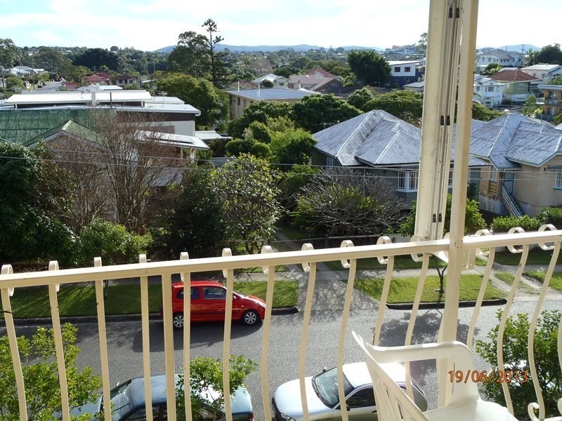 4/74 Henry Street, Greenslopes QLD 4120