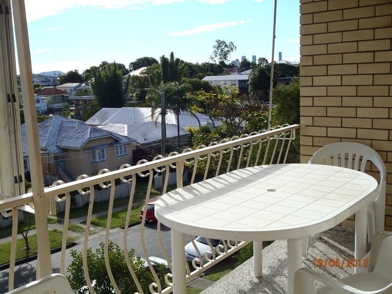 4/74 Henry Street, Greenslopes QLD 4120