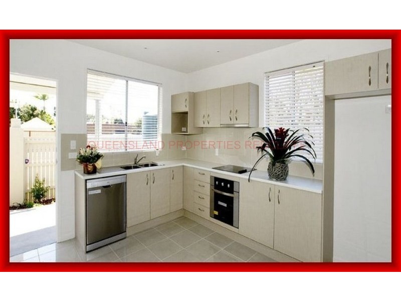 2/564 OXLEY AVENUE, Scarborough QLD 4020