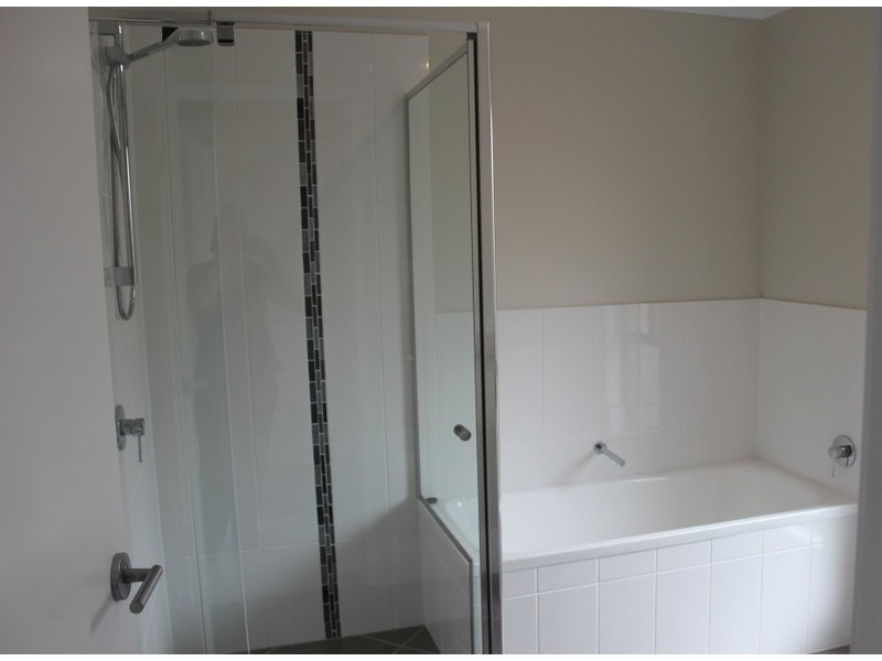 Low Dep. New Build Central lakes, Caboolture QLD 4510