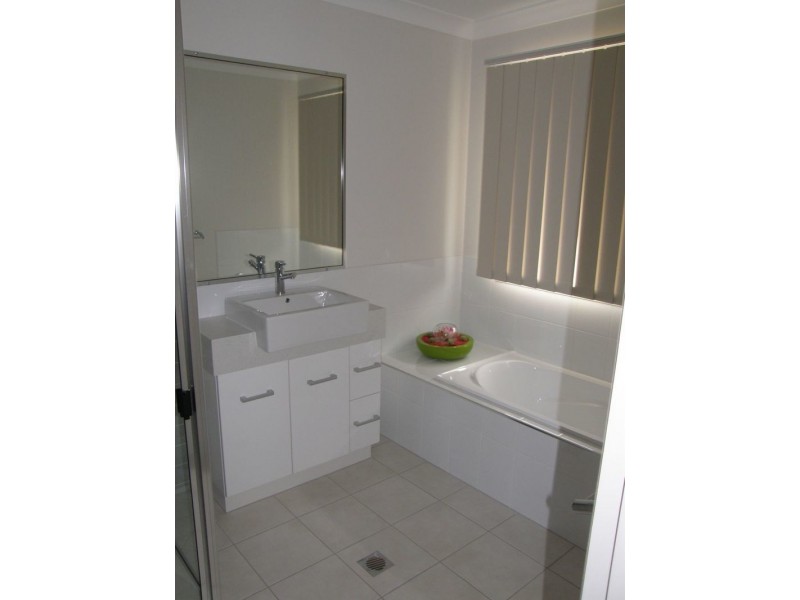 14B HUTTON STREET, Taroom QLD 4420