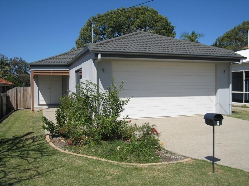 7 jamond street, Redcliffe QLD 4020