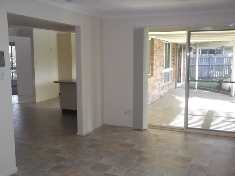 8 Madeleine  Court, Newport QLD 4020