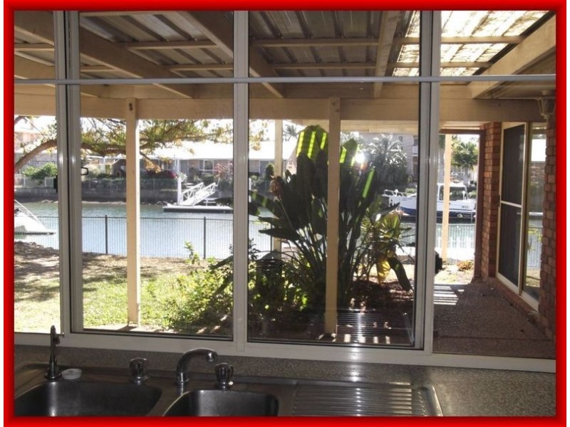 8 Madeleine  Court, Newport QLD 4020