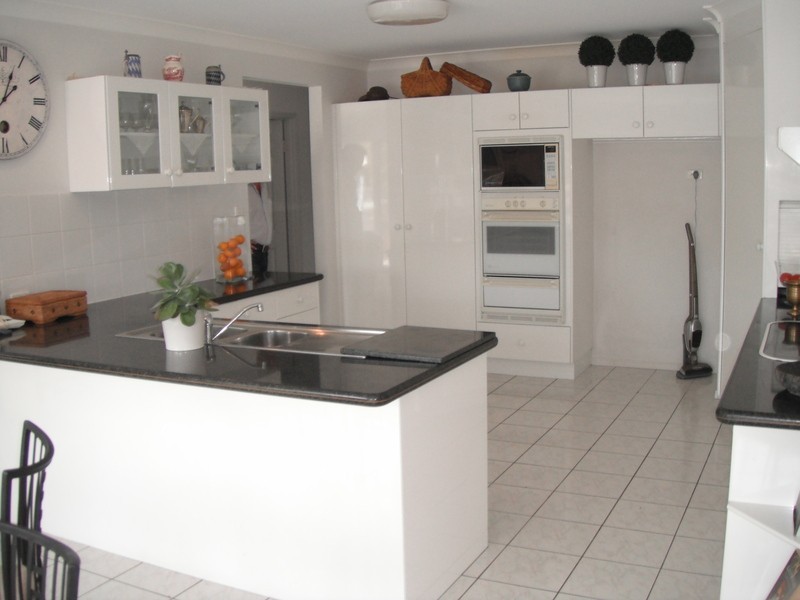 6 Madeleine Court, Newport QLD 4020