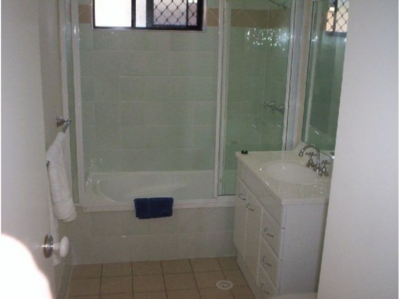 2/10 woodcock street, Scarborough QLD 4020